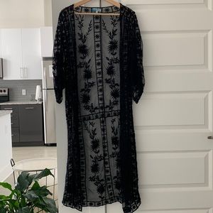 Black kimono perfect for a night out or even for the beach!